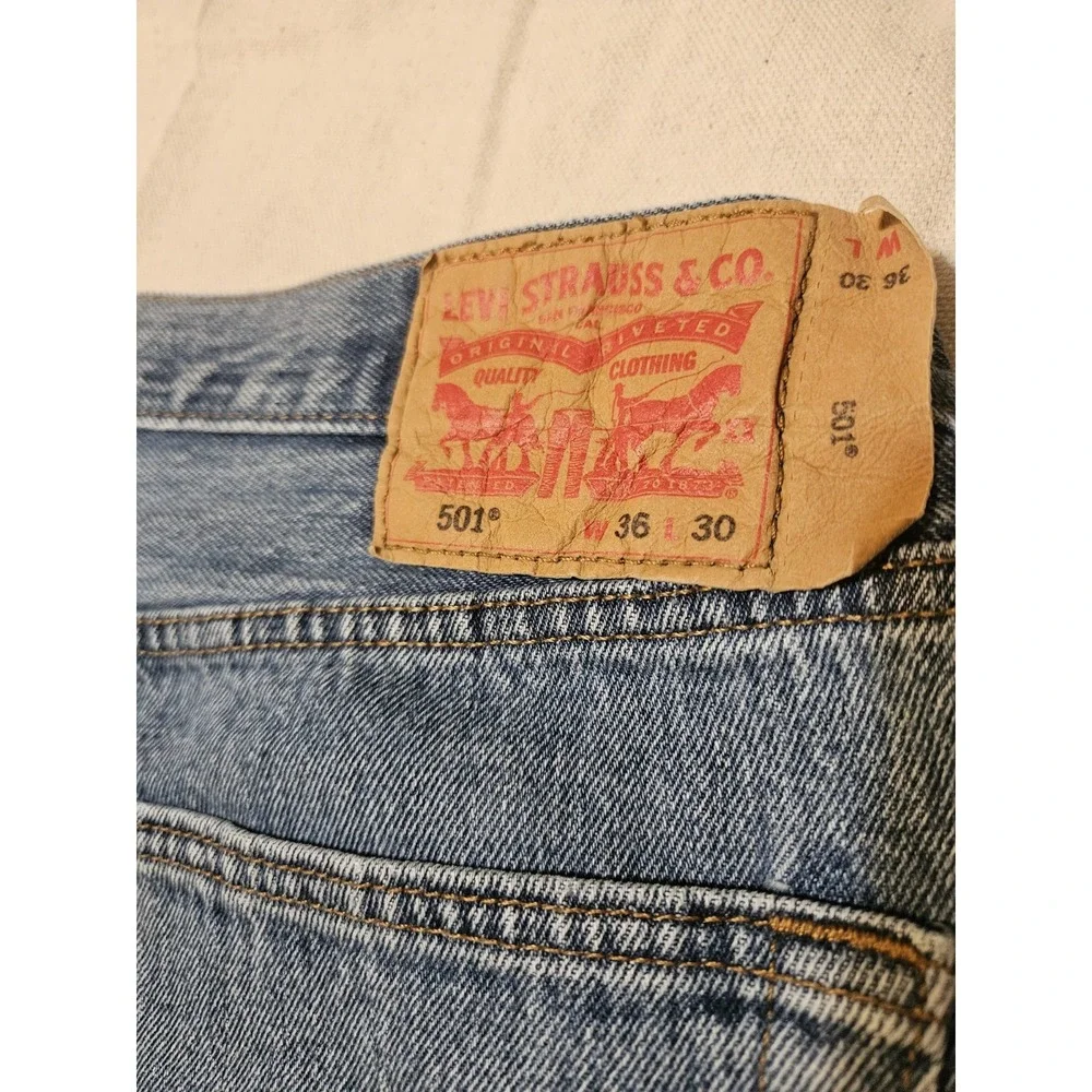 Levi's 501 Original Fit Jeans Mens 36x30 Medium Wash Blue Denim 00501-0000